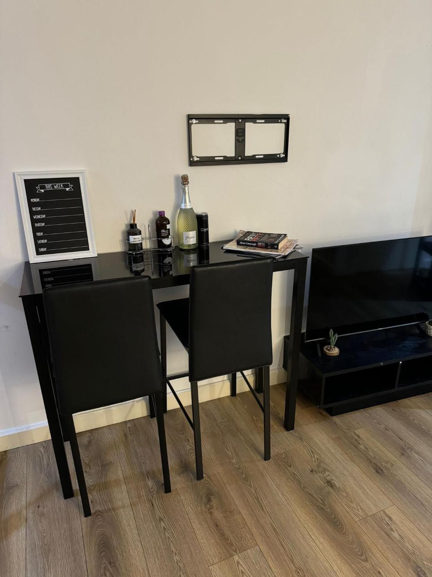 Cozy Two Bedroom Apartment Sleeps 6 Near Camden Market Hw10 London Bagian luar foto