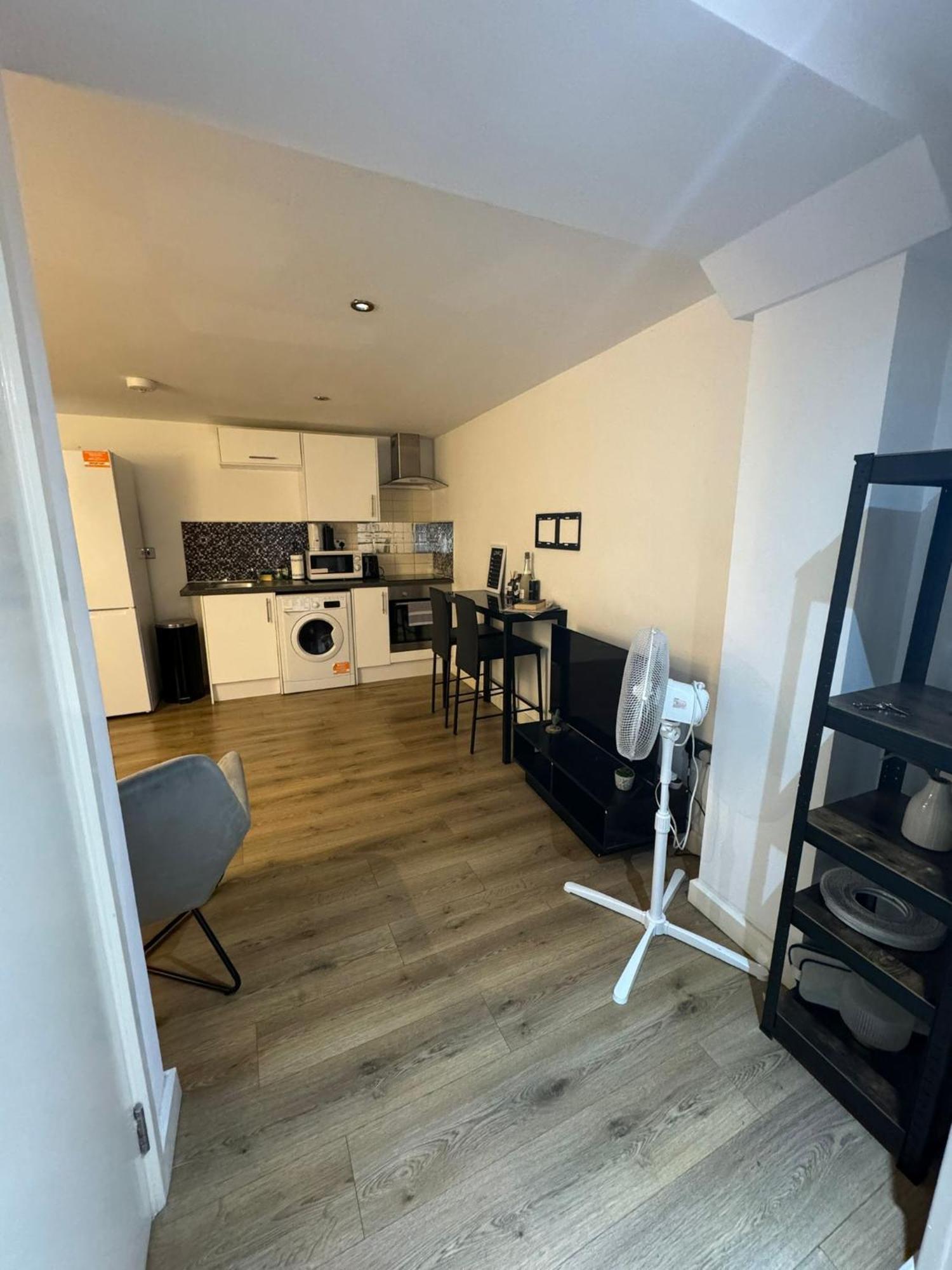 Cozy Two Bedroom Apartment Sleeps 6 Near Camden Market Hw10 London Bagian luar foto