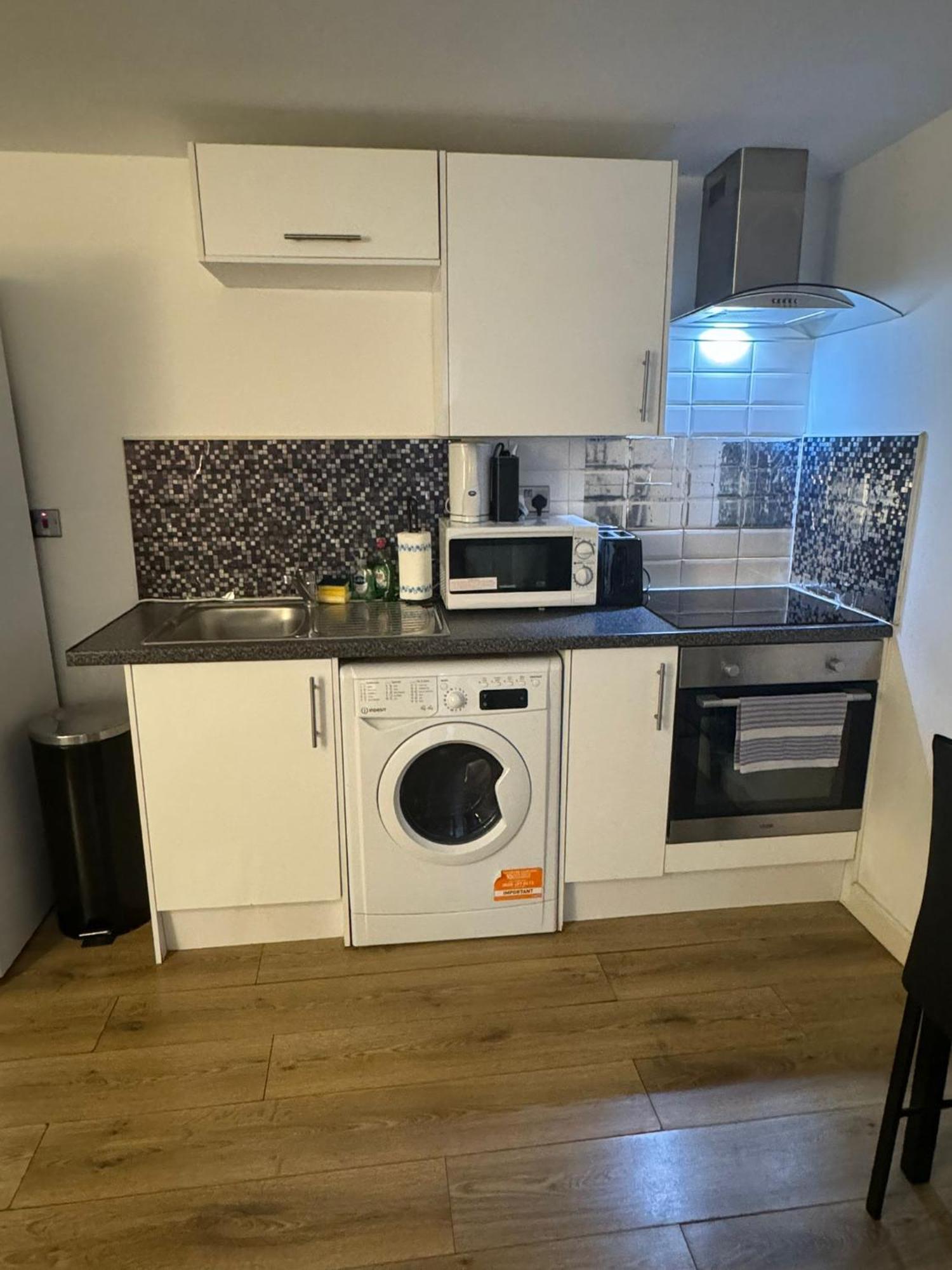 Cozy Two Bedroom Apartment Sleeps 6 Near Camden Market Hw10 London Bagian luar foto