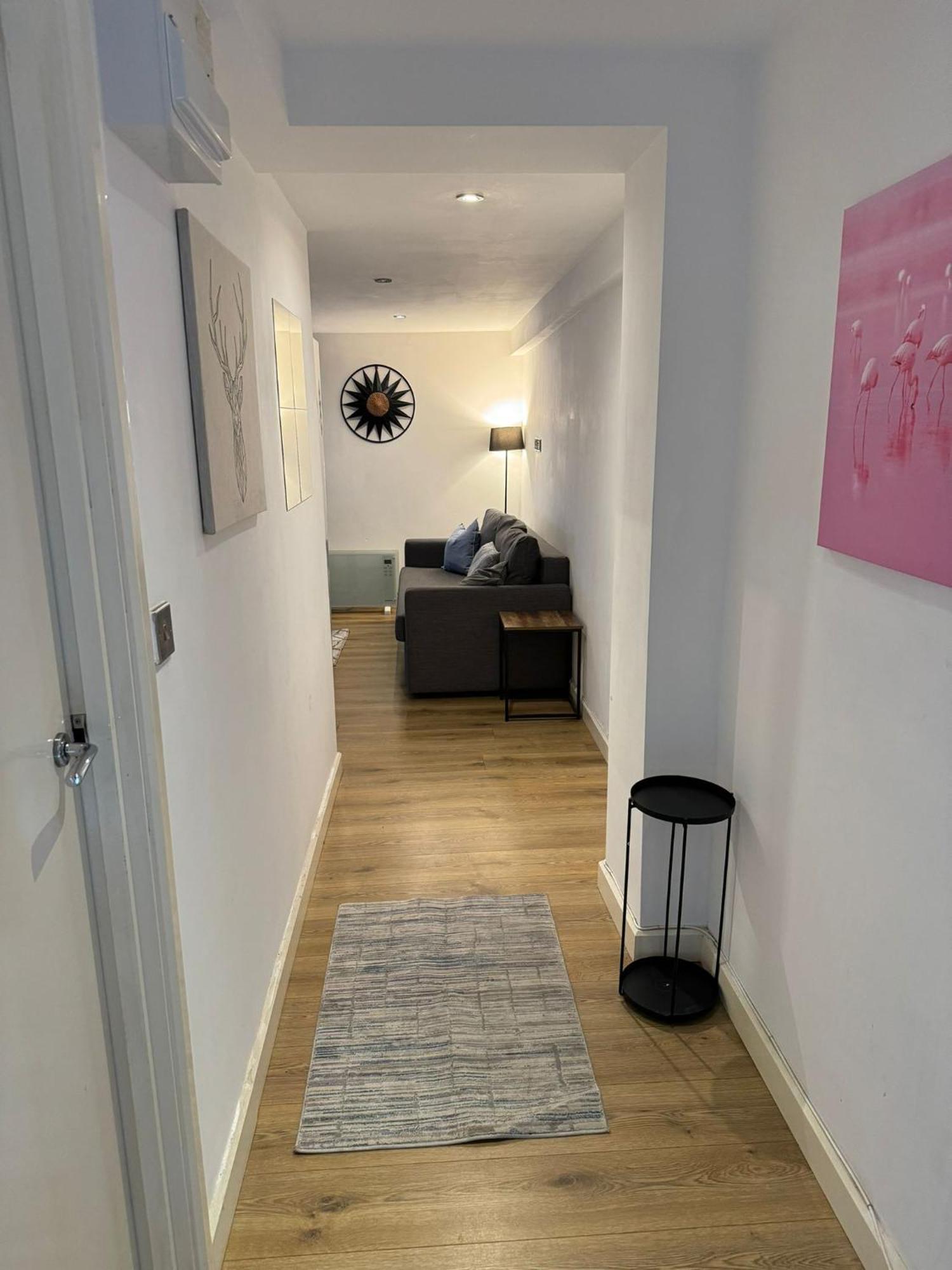 Cozy Two Bedroom Apartment Sleeps 6 Near Camden Market Hw10 London Bagian luar foto