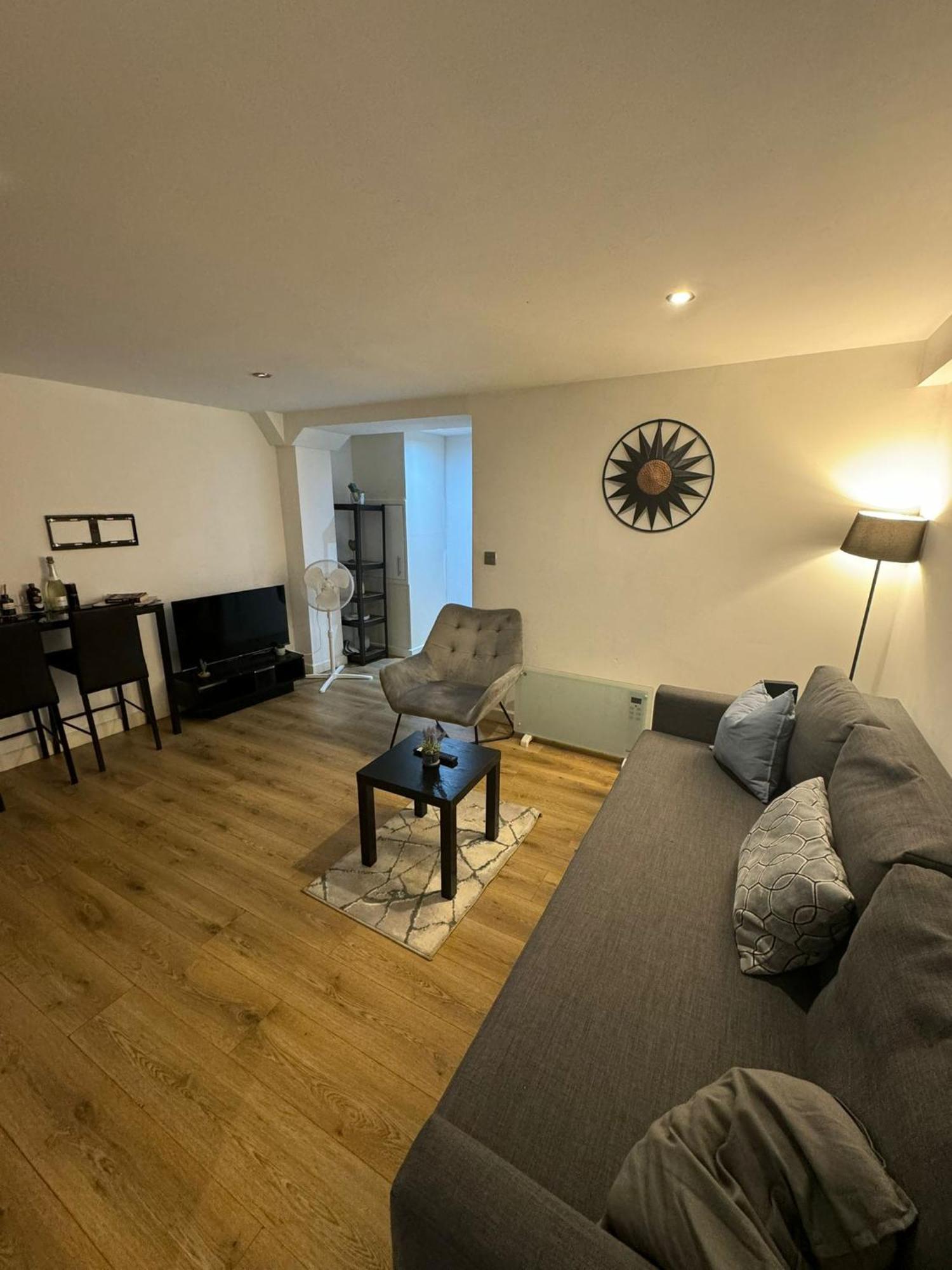 Cozy Two Bedroom Apartment Sleeps 6 Near Camden Market Hw10 London Bagian luar foto
