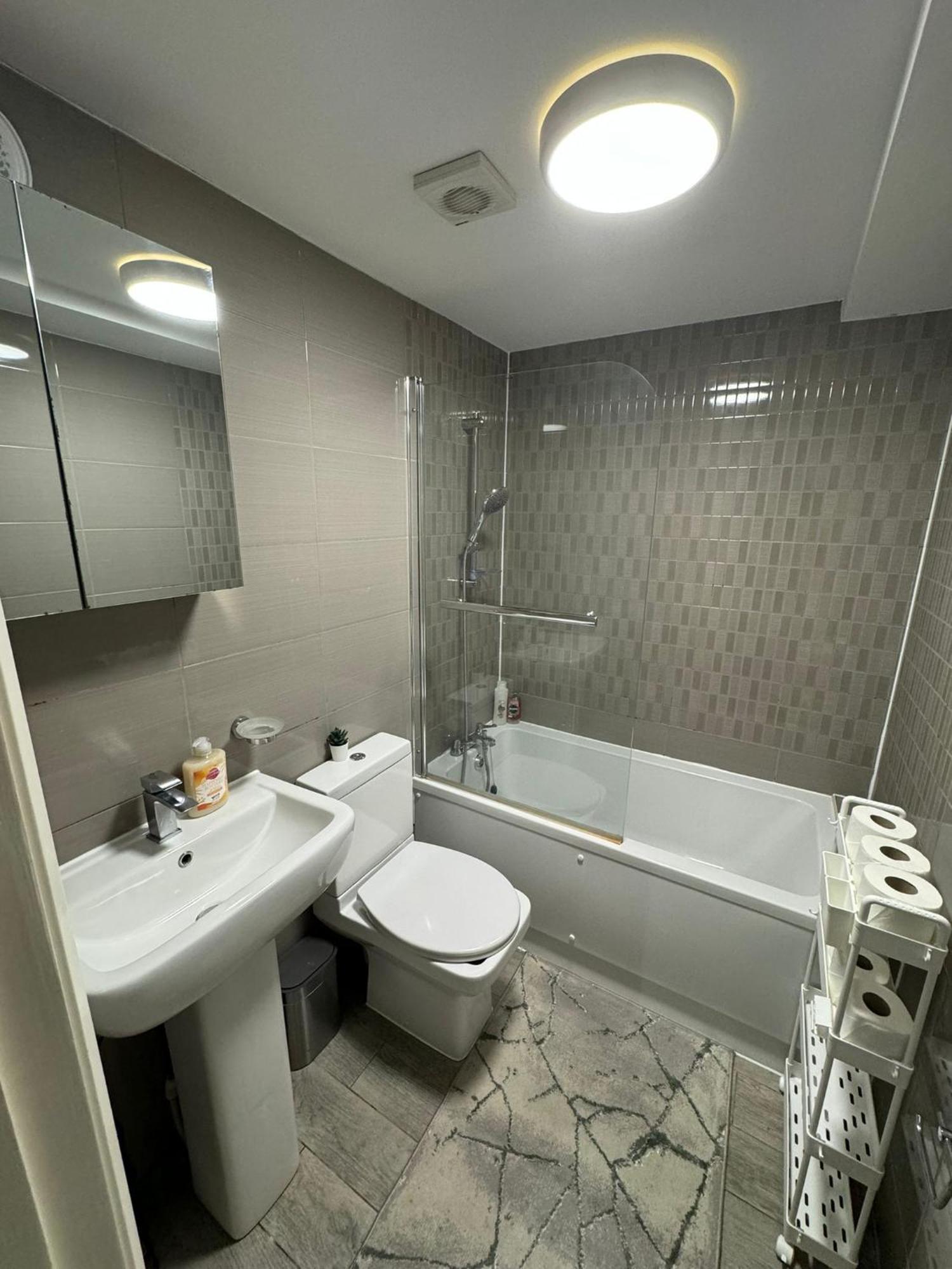 Cozy Two Bedroom Apartment Sleeps 6 Near Camden Market Hw10 London Bagian luar foto